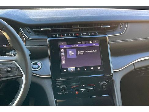 Used 2024 Jeep Grand Cherokee Laredo w/ Trailer Tow Package image 7