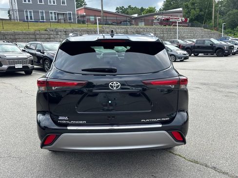 Used 2024 Toyota Highlander Platinum AWD/4WD image 5