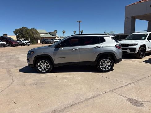 Used 2023 Jeep Compass Latitude w/ Sun and Sound Group AWD/4WD image 8