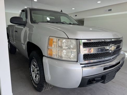 Used 2010 Chevrolet Silverado 1500 LT AWD/4WD image 8