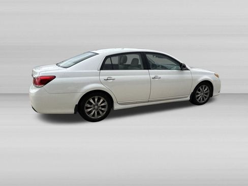 Used 2011 Toyota Avalon Limited FWD image 4