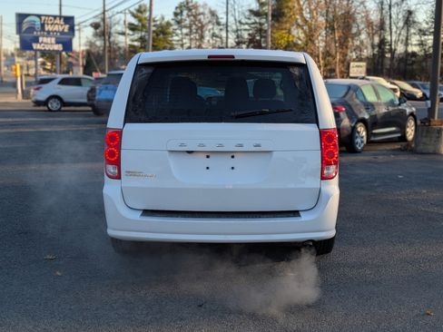 Used 2019 Dodge Grand Caravan SE w/ UConnect Hands-Free Group image 9