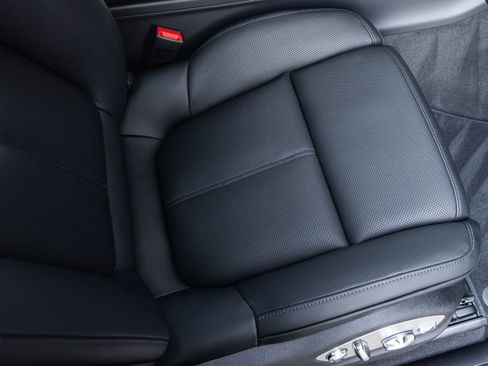Certified 2026 Porsche Macan AWD/4WD image 43
