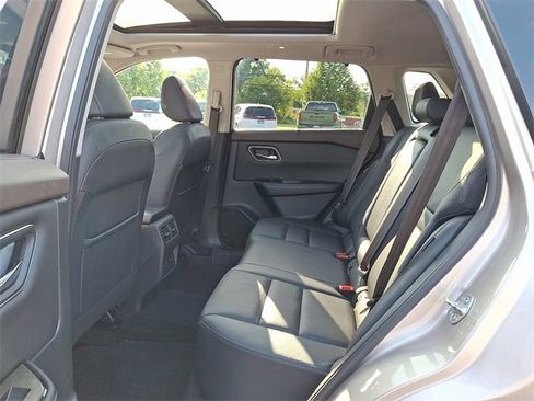 Used 2021 Nissan Rogue SL w/ Premium Package image 13