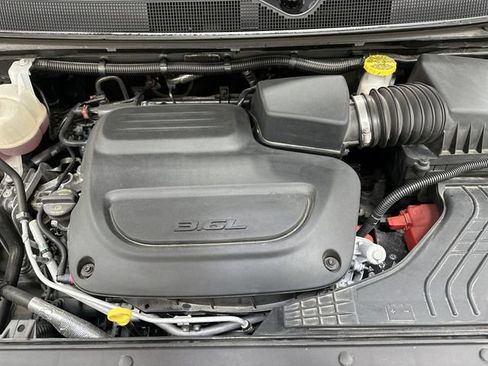 Used 2025 Chrysler Pacifica Limited AWD/4WD image 19