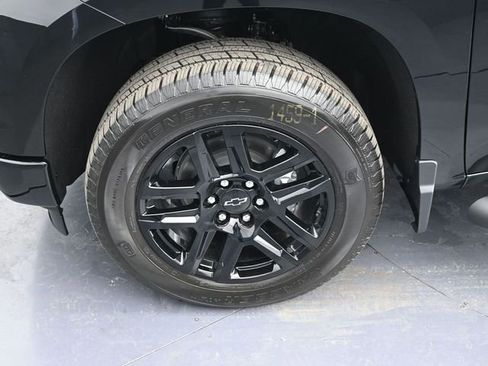 New 2026 Chevrolet Silverado 1500 Custom w/ LPO, Dark Essentials Package AWD/4WD image 17