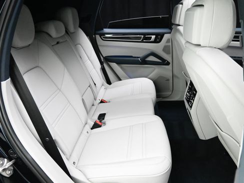 Used 2022 Porsche Cayenne S image 64