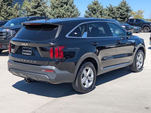 Used 2022 Kia Sorento LX AWD/4WD image 5