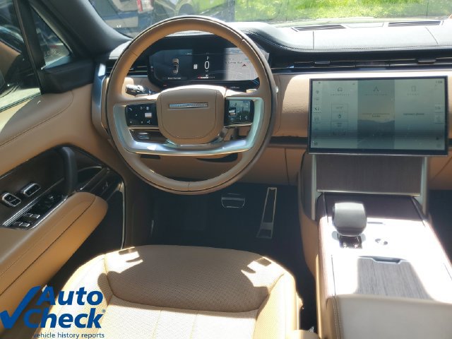 Used 2025 Land Rover Range Rover SE AWD/4WD image 17