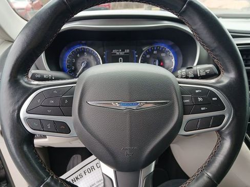 Used 2020 Chrysler Pacifica Touring-L image 31
