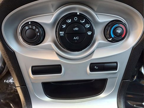 Used 2016 Ford Fiesta SE FWD image 19