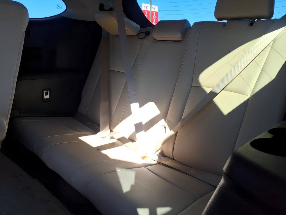Used 2023 Toyota Highlander XLE FWD image 14