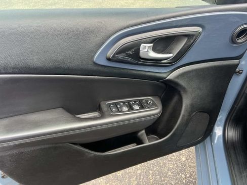 Used 2015 Chrysler 200 S w/ Comfort Group FWD image 17