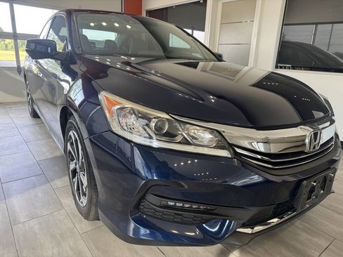 Used 2017 Honda Accord EX-L image 2