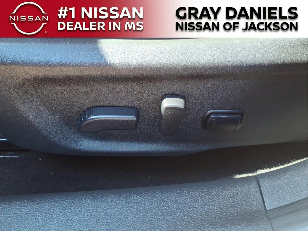 Used 2024 Nissan Sentra SV w/ SV Premium Package FWD image 11