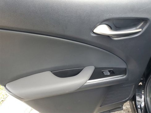 Used 2019 Lexus UX 200 image 11