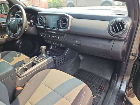 Used 2021 Toyota Tacoma TRD Off-Road AWD/4WD image 17