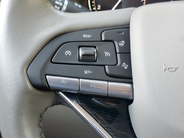 Used 2025 Cadillac XT6 Premium Luxury FWD image 25