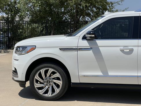 Certified 2023 Lincoln Navigator Reserve RWD image 5