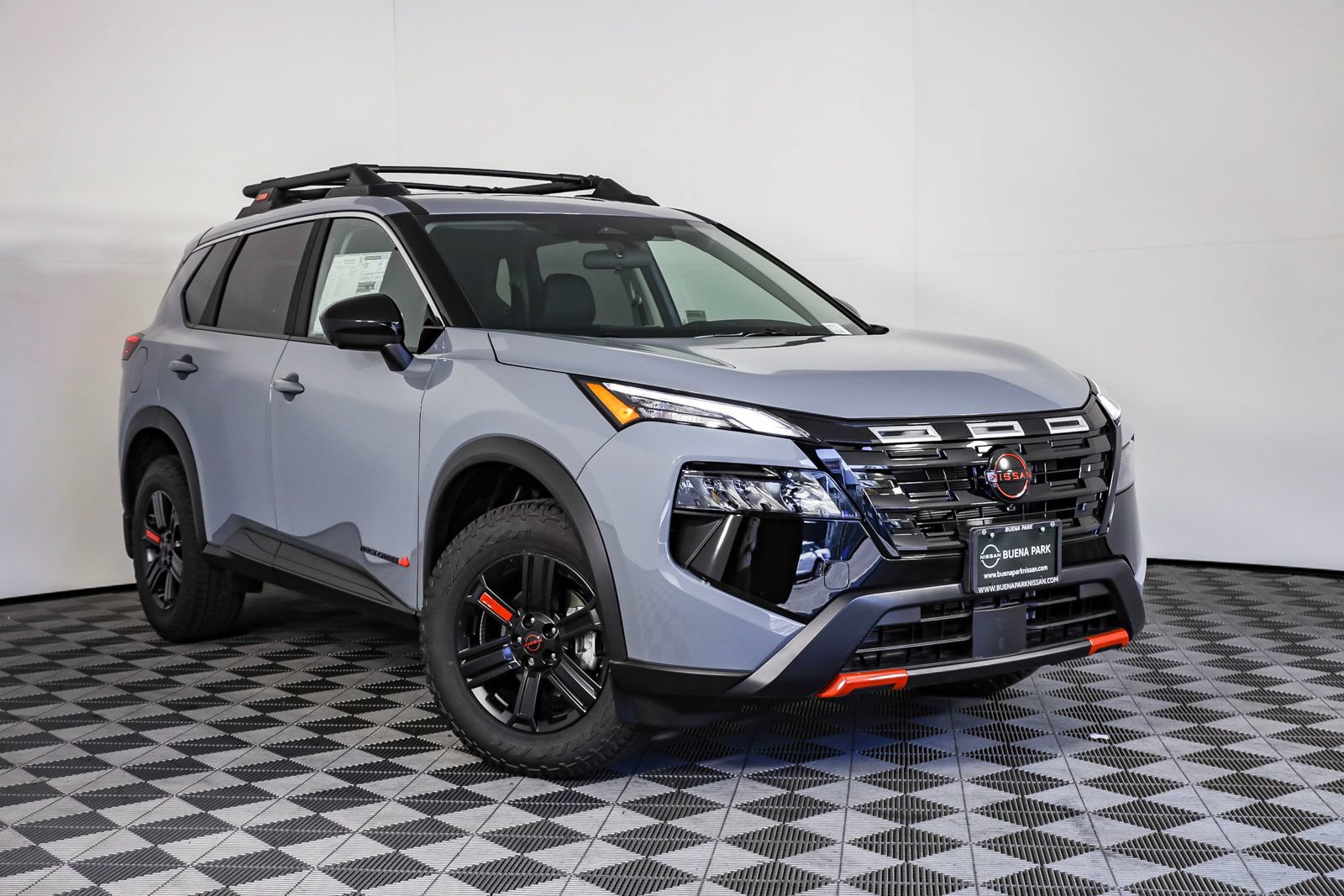 Used 2025 Nissan Rogue SV AWD/4WD image 1