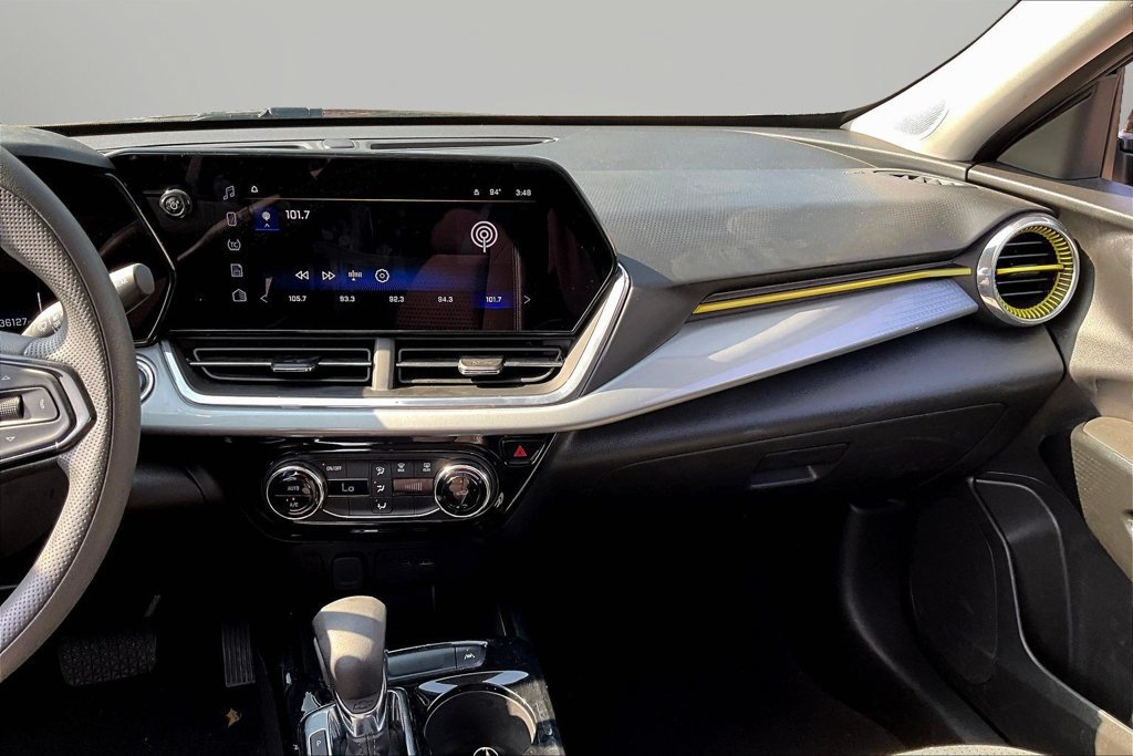 Used 2025 Chevrolet Trax LT FWD image 9