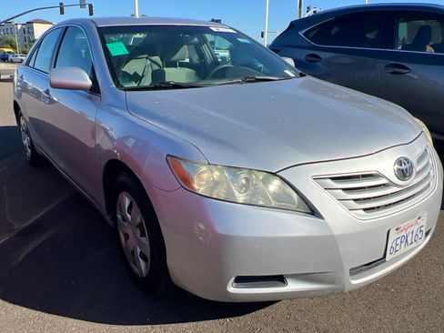 Used 2009 Toyota Camry LE FWD image 3
