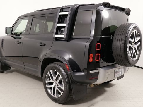 Used 2022 Land Rover Defender 110 SE image 16