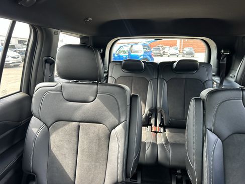 Used 2025 Jeep Grand Cherokee L Laredo image 30