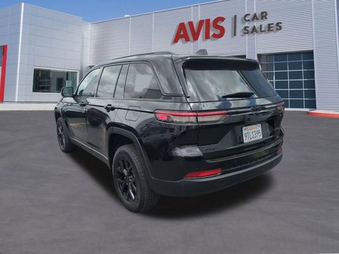 Used 2025 Jeep Grand Cherokee Altitude AWD/4WD image 7