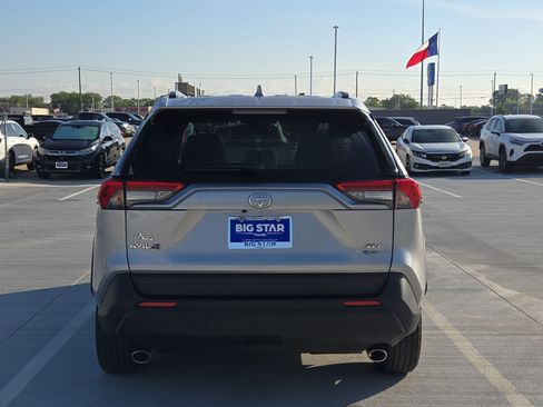 Used 2025 Toyota RAV4 XLE image 5