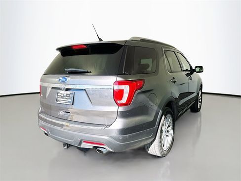 Used 2018 Ford Explorer XLT w/ Equipment Group 202A image 7