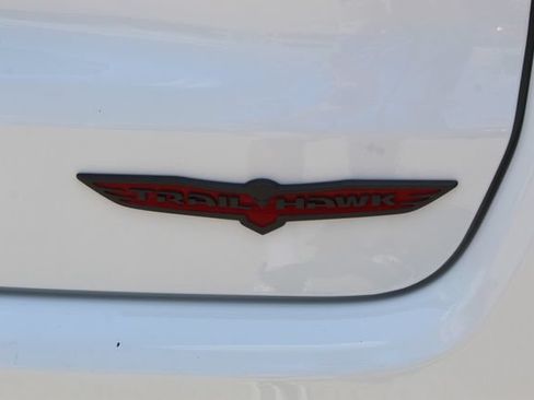 Used 2025 Jeep Compass Trailhawk AWD/4WD image 8