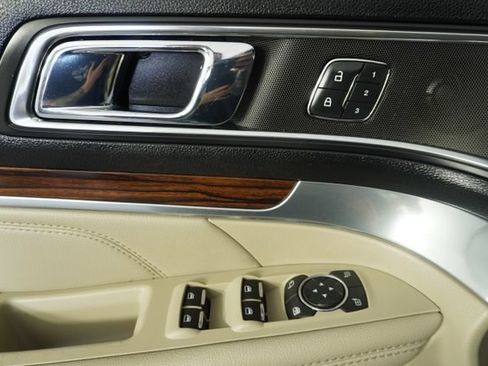 Used 2019 Ford Explorer Limited w/ Ford Safe & Smart Package FWD image 20