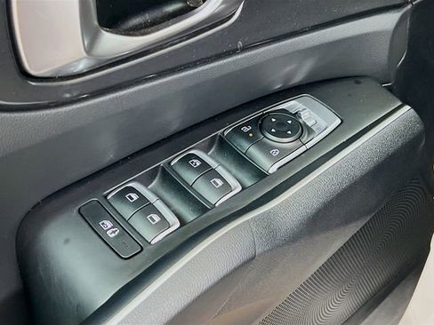 Certified 2025 Kia Sorento LX image 17