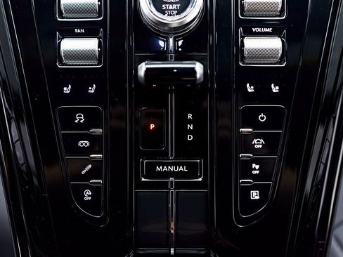 Used 2024 Aston Martin DB12 Coupe image 62