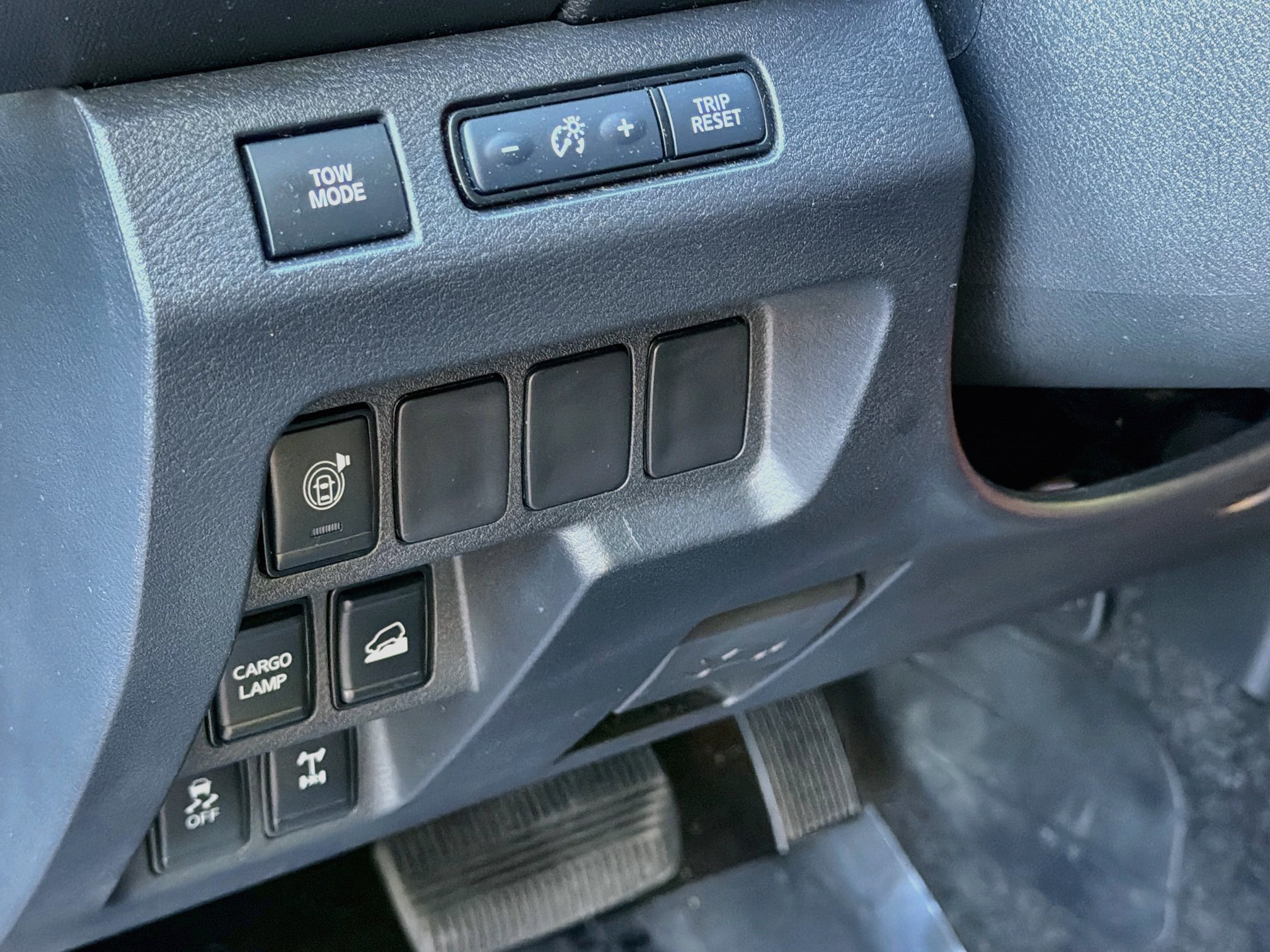 Used 2022 Nissan Frontier PRO-4X w/ Technology Package AWD/4WD image 8