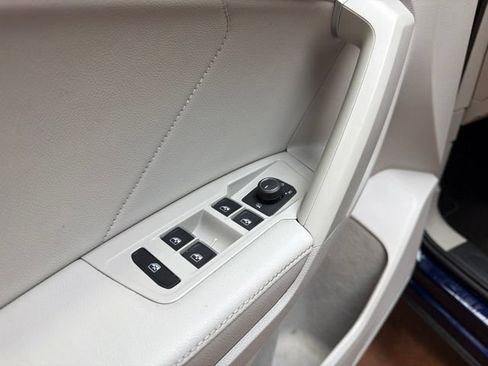 Used 2023 Volkswagen Tiguan SE AWD/4WD image 19