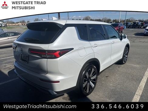 New 2026 Mitsubishi Outlander SE FWD image 11