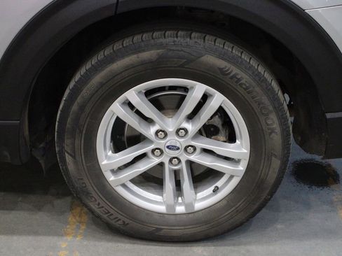 Used 2022 Ford Explorer XLT image 40