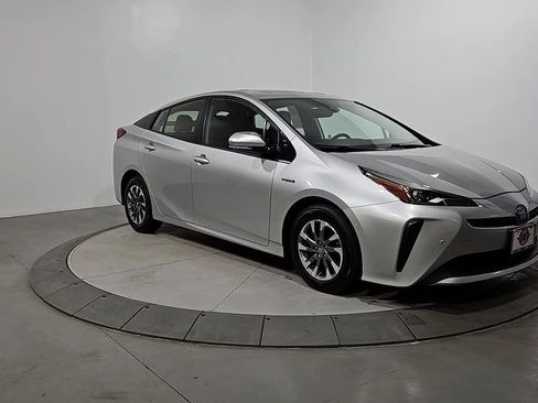 Used 2019 Toyota Prius XLE w/ Premium Convenience Package image 7