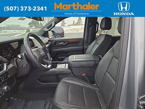 Used 2025 GMC Yukon XL Denali image 9