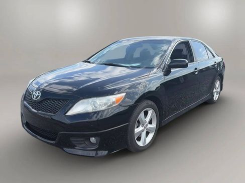 Used 2011 Toyota Camry SE w/ Sport Leather Pkg FWD image 3