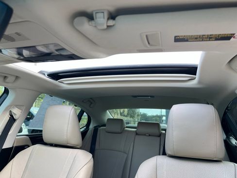 Used 2019 Lexus ES 300h Ultra Luxury w/ Accessory Package 2 FWD image 37