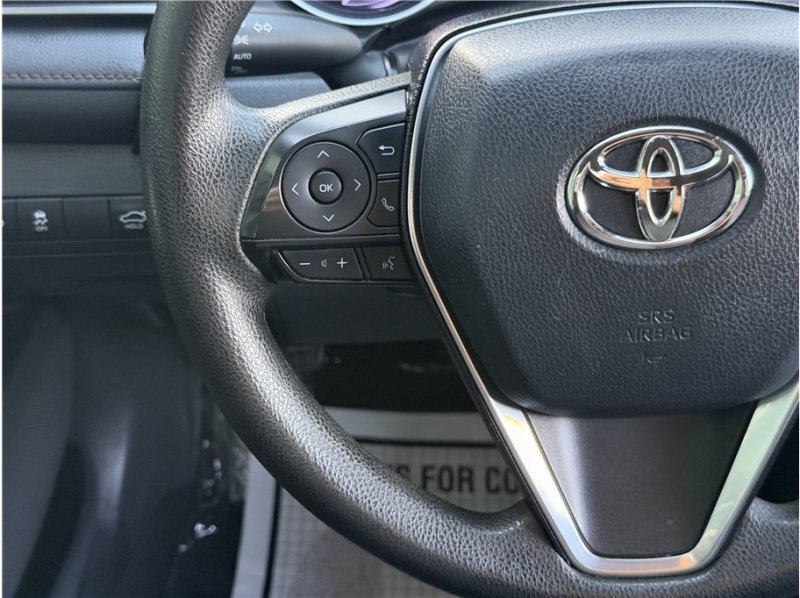 Used 2019 Toyota Camry LE FWD image 32