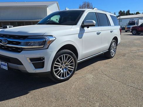 Used 2022 Ford Expedition Limited AWD/4WD image 2