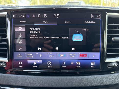 Used 2024 Chrysler Pacifica Touring-L image 29