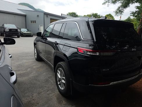 Used 2024 Jeep Grand Cherokee Laredo X AWD/4WD image 5