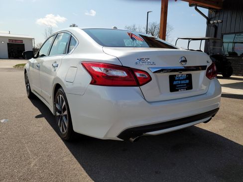 Used 2017 Nissan Altima 2.5 SL w/ 2.5 Technology Package image 6