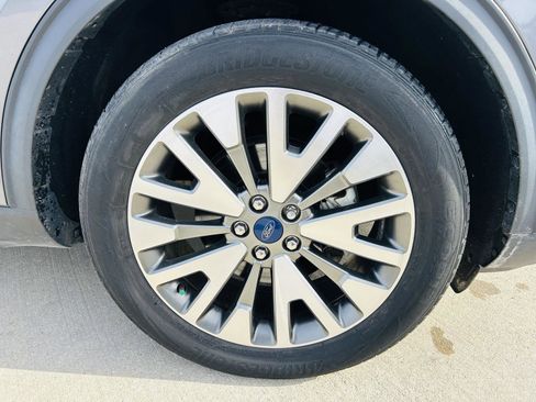 Used 2021 Ford Escape Titanium image 41