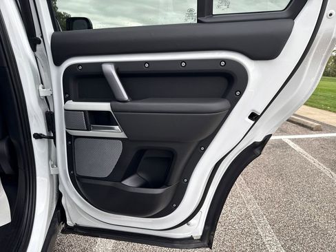 New 2024 Land Rover Defender 130 X-Dynamic SE image 16